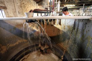 Mytí marseillskího mýdla veřeného v kotli